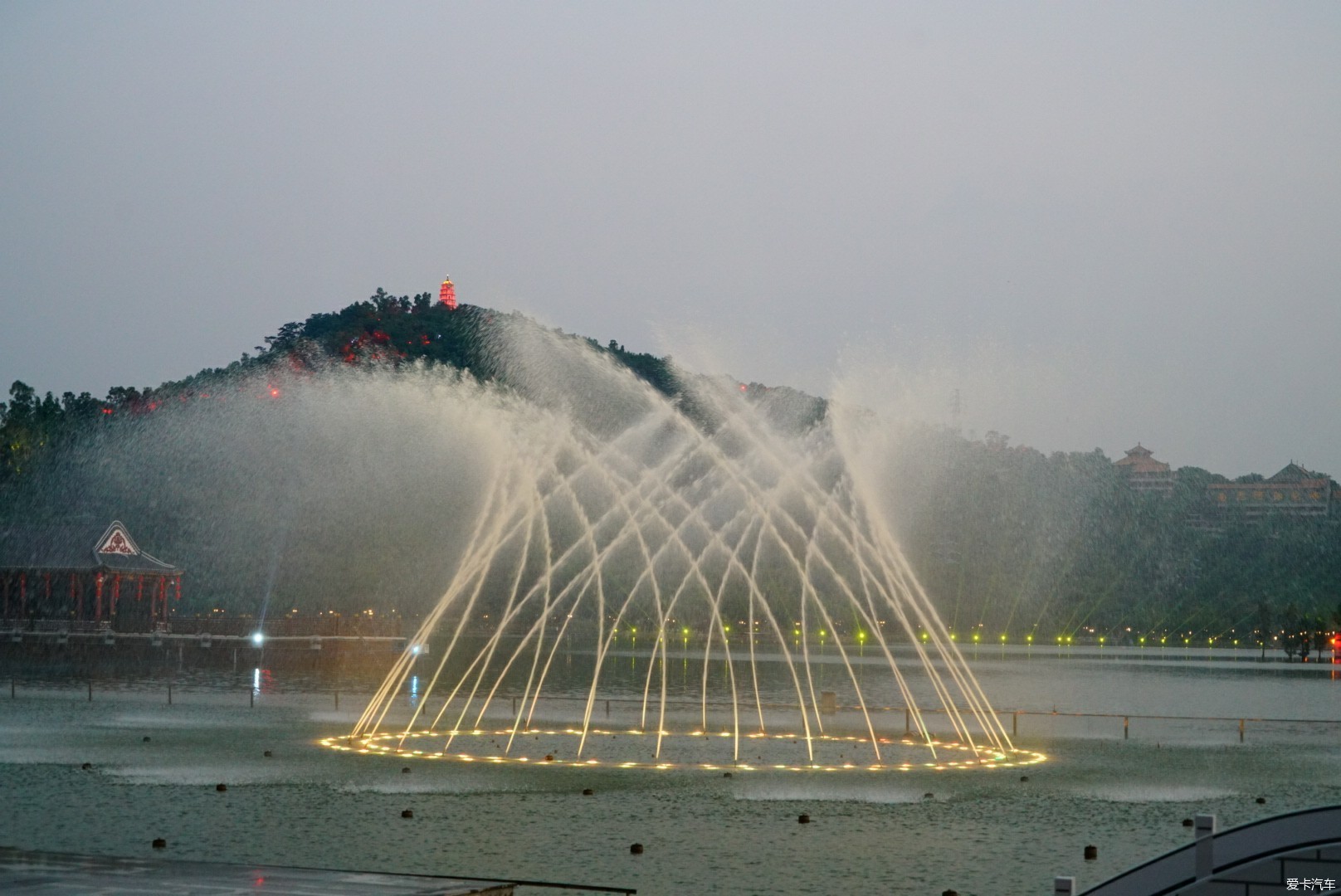 顺峰山 公园 喷泉（天黑之后）