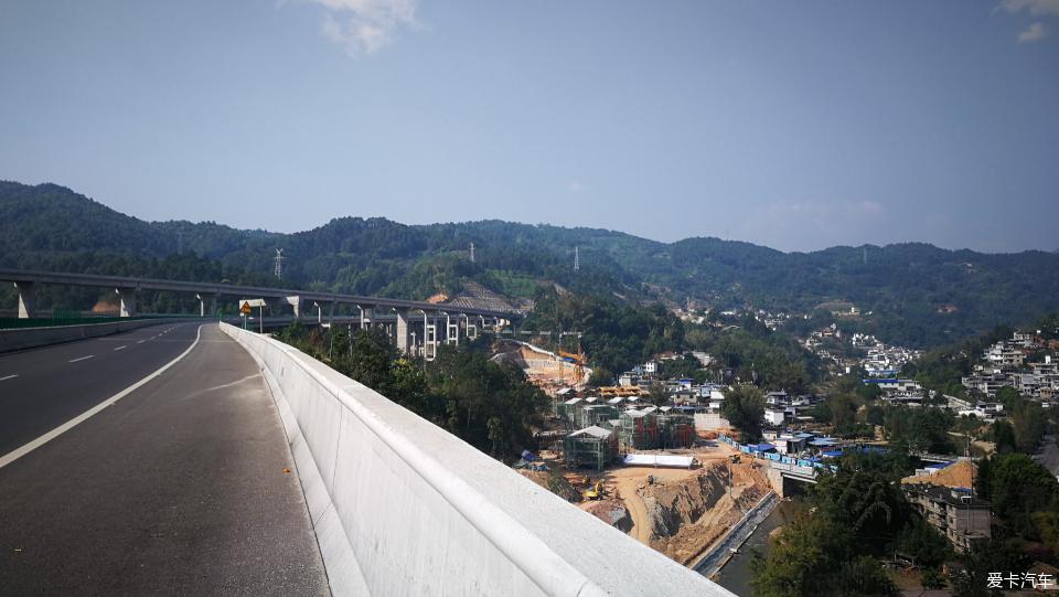 【在路上】世界级的风景线，川崎X300香格里拉骑行日记