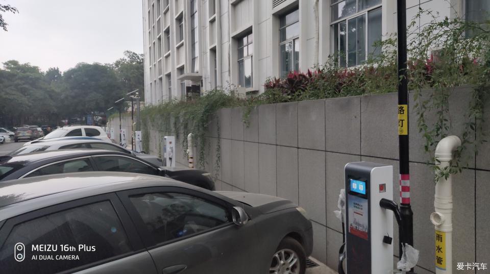 南京人士：电动车充电桩十年难盈利新基建红利能药到病除吗？