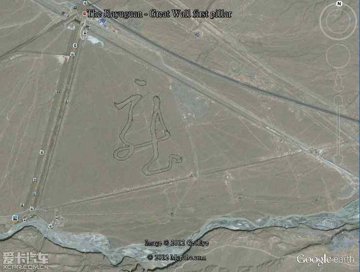 谷歌地图显示嘉峪关市西南戈壁有个龙字