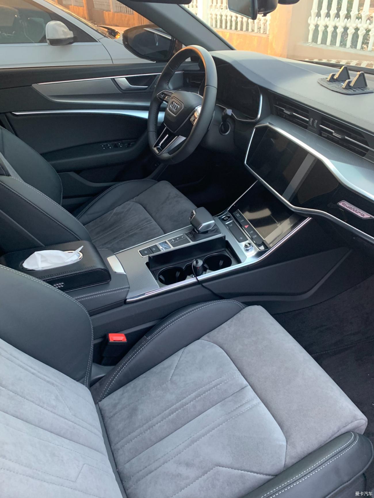 2021款奥迪a6 quattro甄选动感提车贴