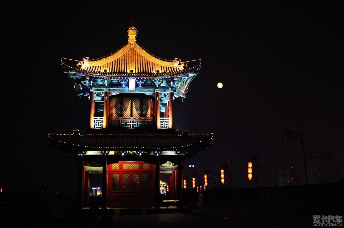 标题:感受古都风韵—西安城墙夜景