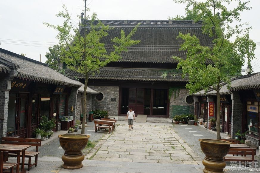 去东关街的路上看到有座古寺"准提寺",不过现在成了古玩市场.