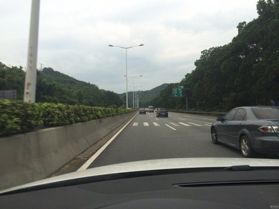 大雨在高速开车要注意