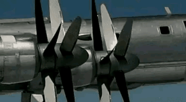 > 图95轰炸机的双轴共浆发动机完美诠释了苏联的暴力美学!