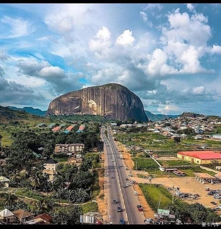 祖马岩的景色,在阿布贾附近,尼日利亚首都-爱卡汽车网论坛