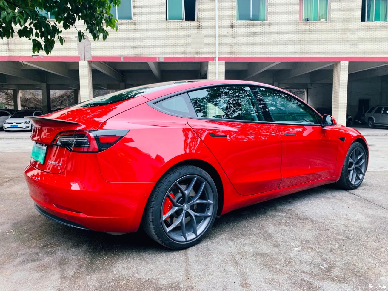 特特试车极致的大玩具特斯拉model3性能版