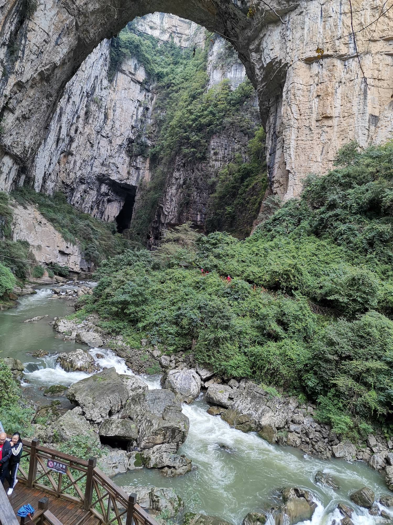 贵州喀斯特地貌造就了众多峡谷，而铜仁大峡谷，却是其中首屈一指的|贵州|峡谷|喀斯特地貌_新浪新闻
