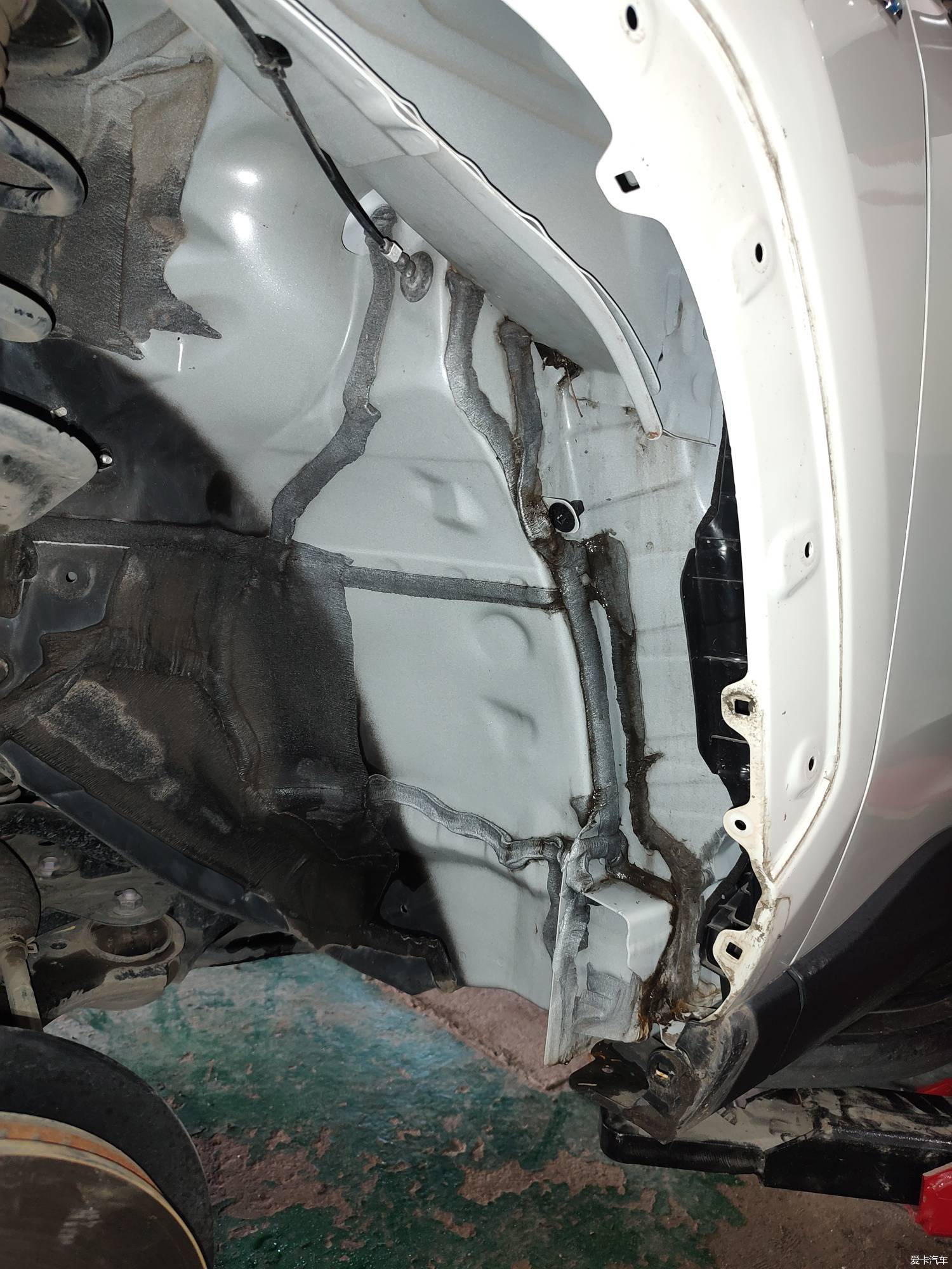 施工的周末-rav4底盘装甲(汉高-3000plus)体验
