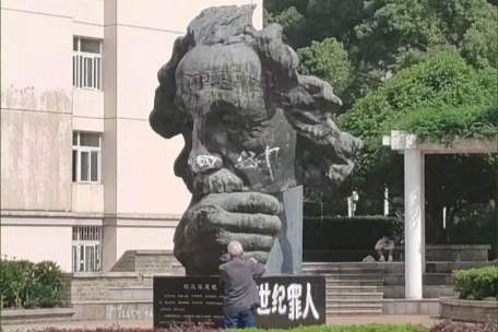 爱因斯坦雕塑