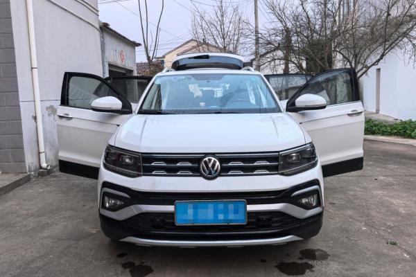在春天里，洗护爱车