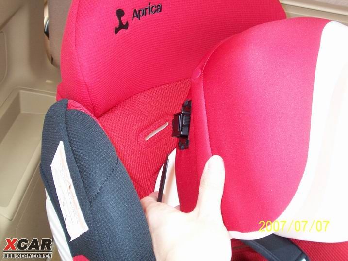 安装Aprica平躺婴儿汽车安全座椅作业-- 一切为
