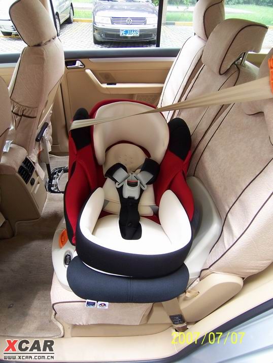 安装Aprica平躺婴儿汽车安全座椅作业-- 一切为