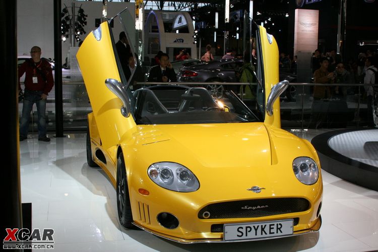 荷兰世爵最牛跑车spyker,是一辆中置引擎双座跑车