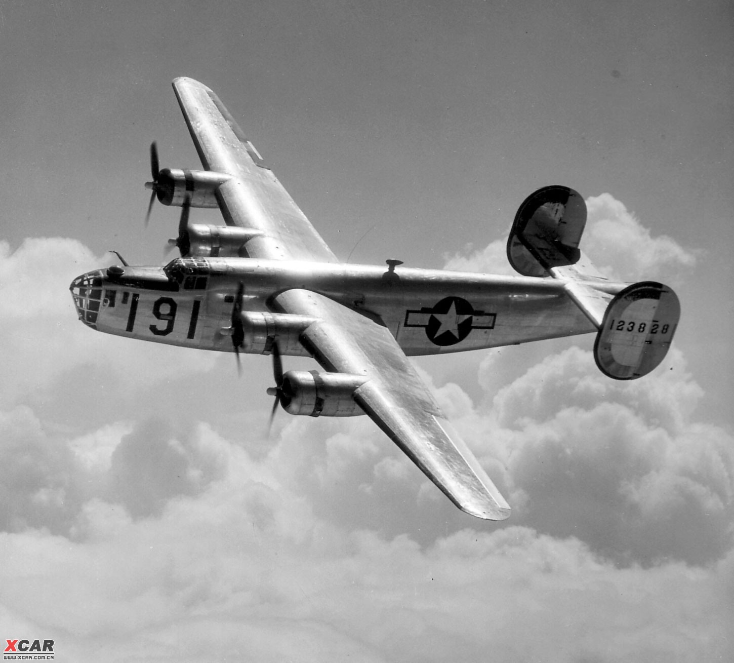 b24"解放者"是四发远程轰炸机,1941年交付使用,共生产约19,000架