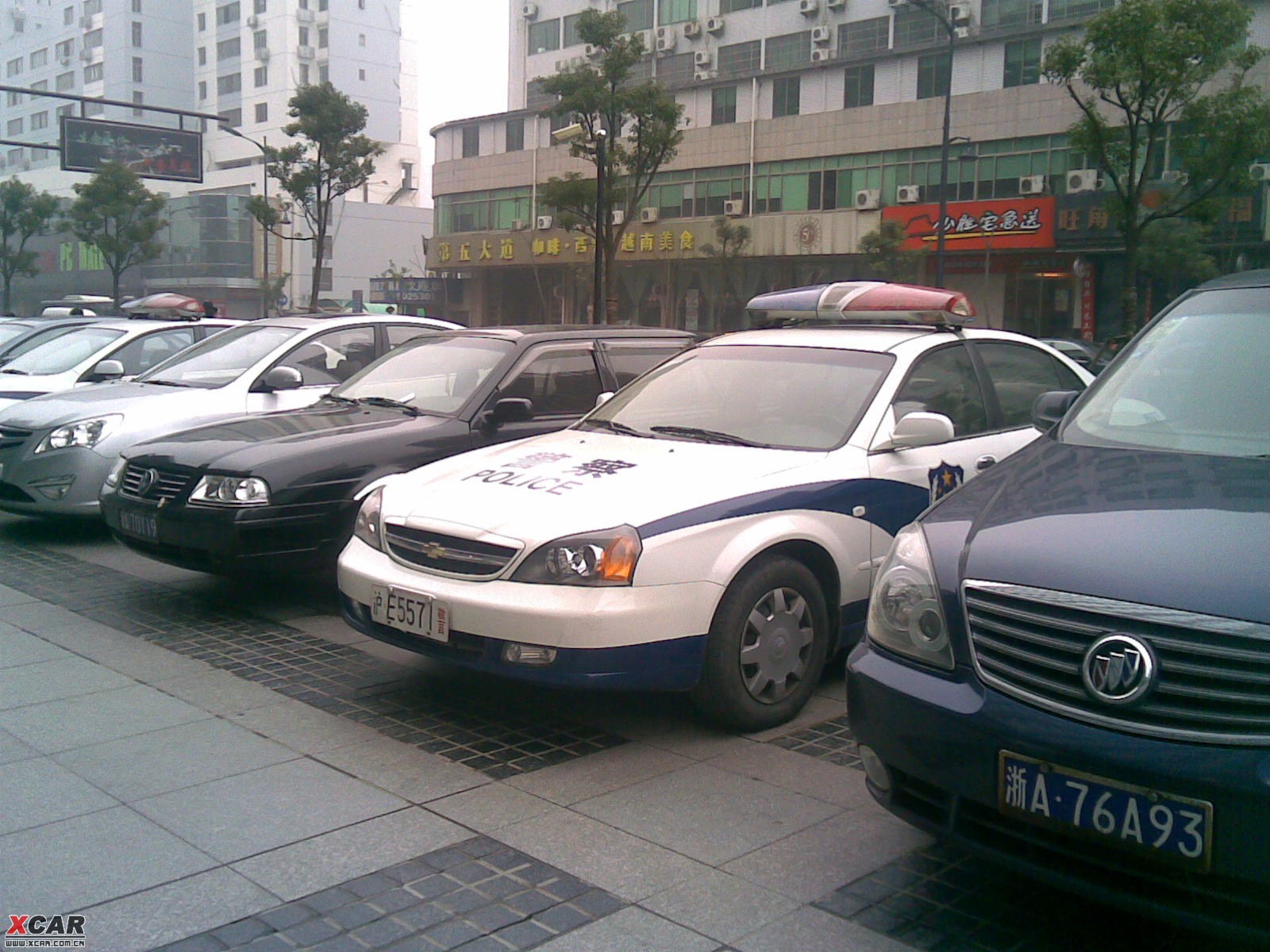 在杭州街头看见的上海警车 查看本楼