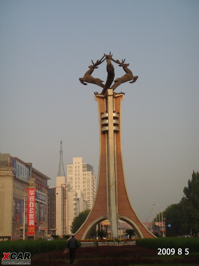 这是位于包头市东河区,青山区和昆区交界的标志性纪念碑
