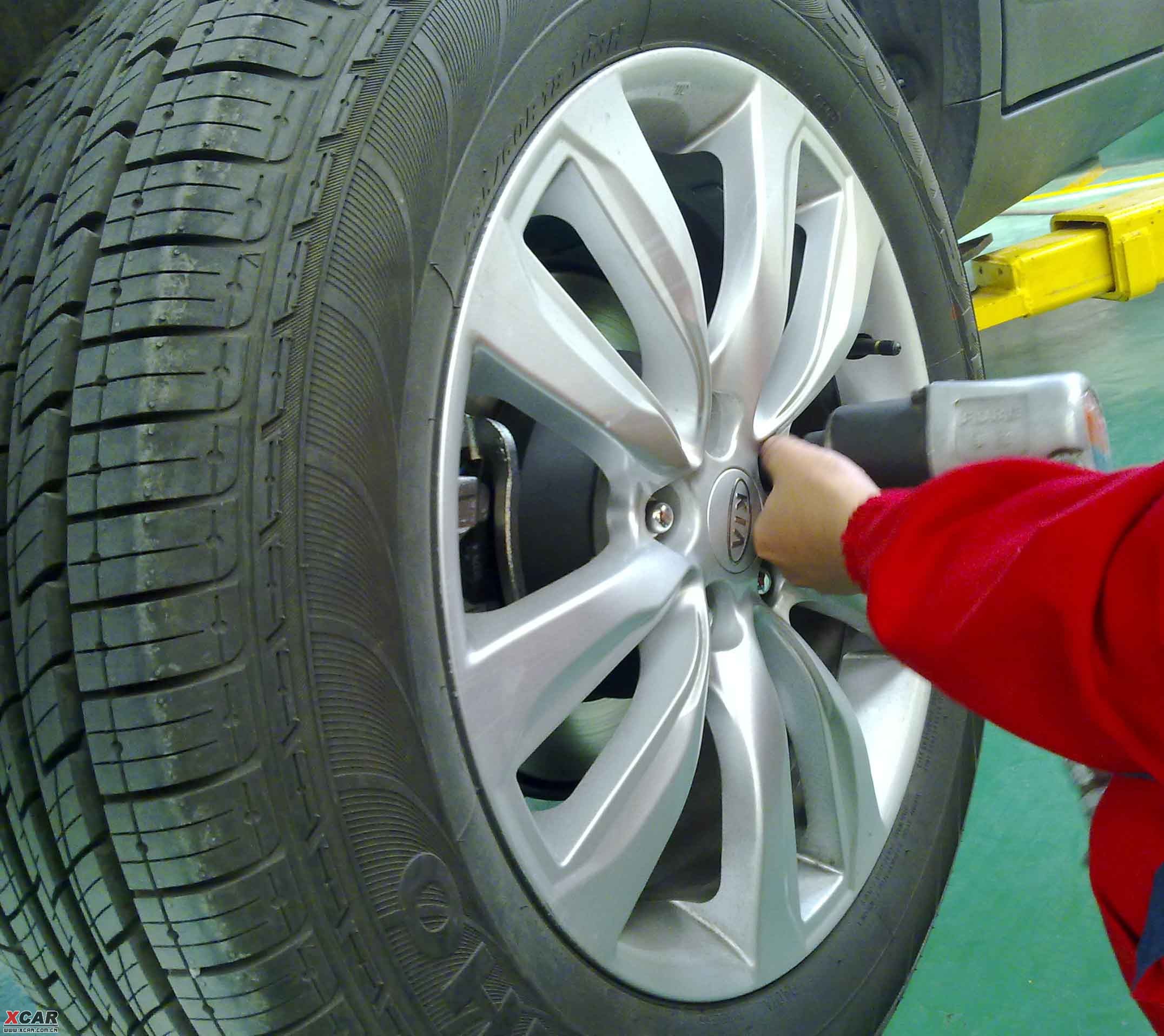 人力板车轮胎换胎视频图片