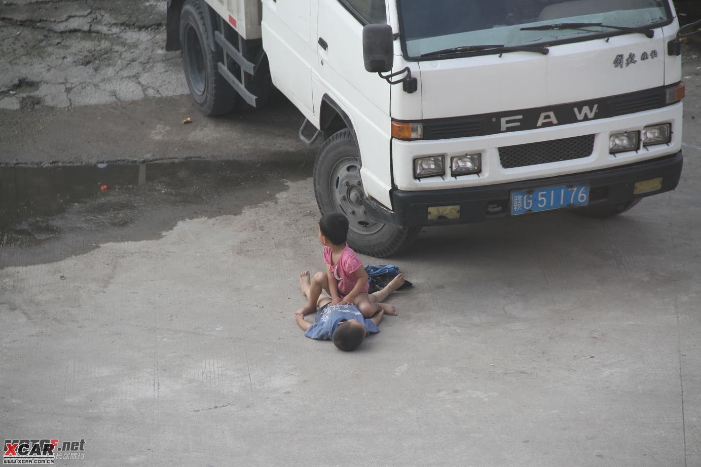 地铁野战门图片