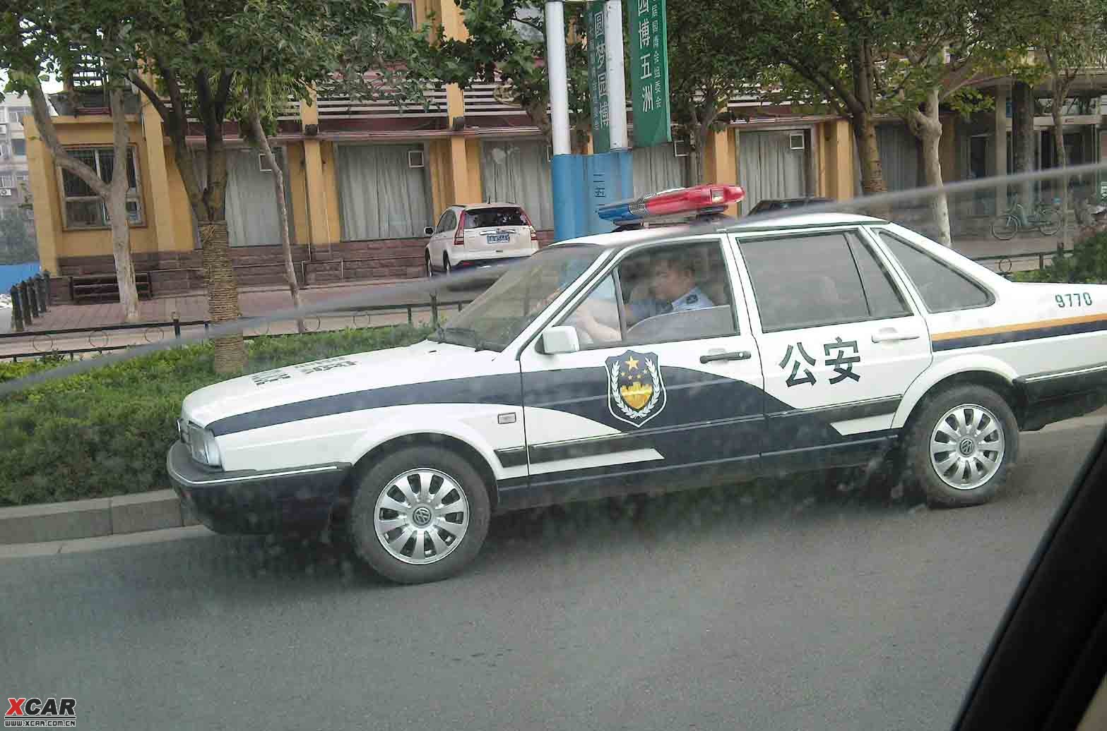 今天早上在經十路化工賓館以東路北的警車.