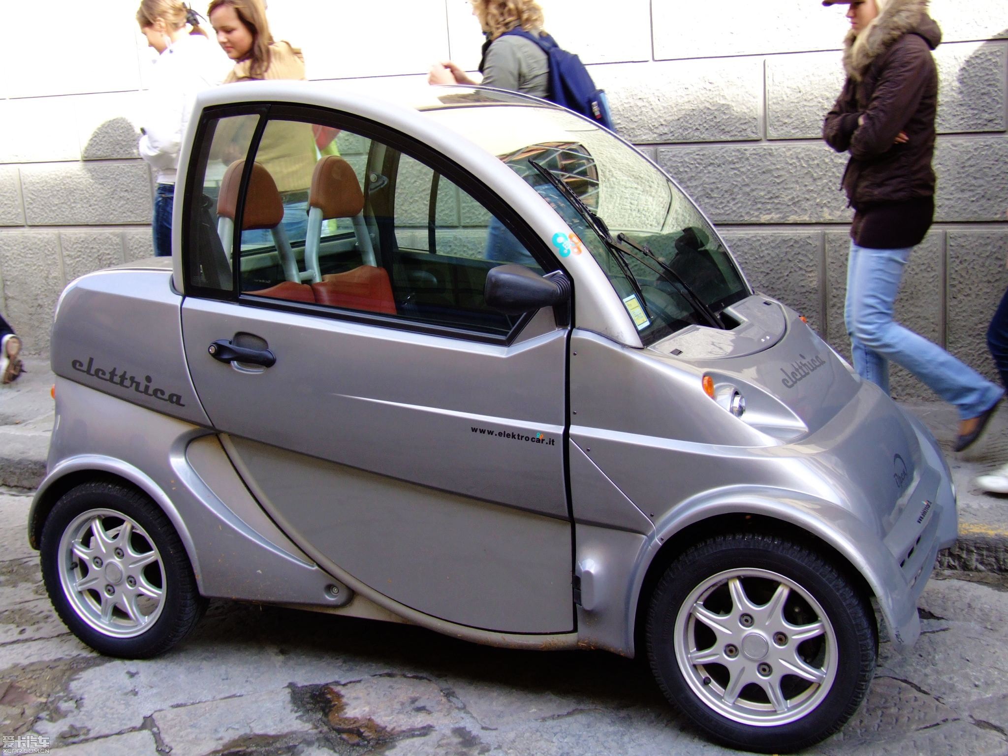 世界上最小的小汽车图片