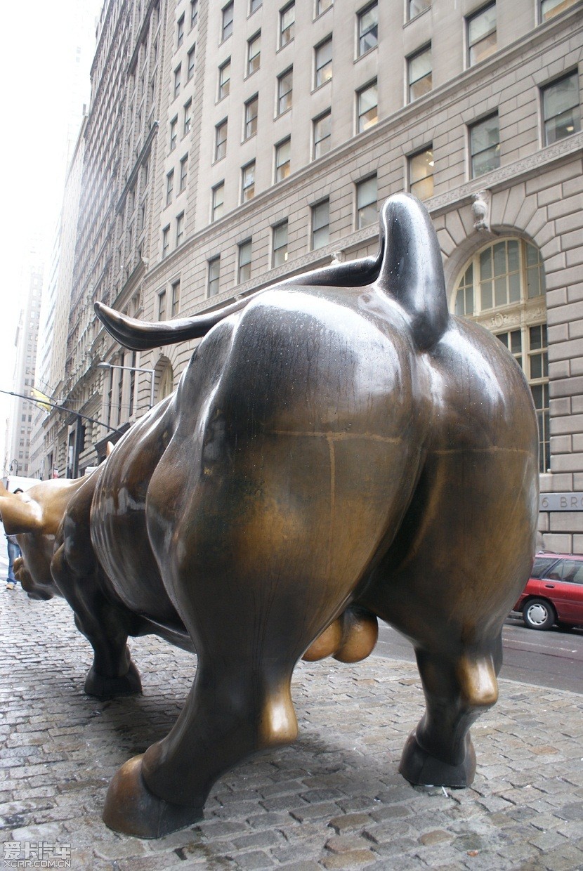纽约华尔街的金融牛和外滩的有区别吗