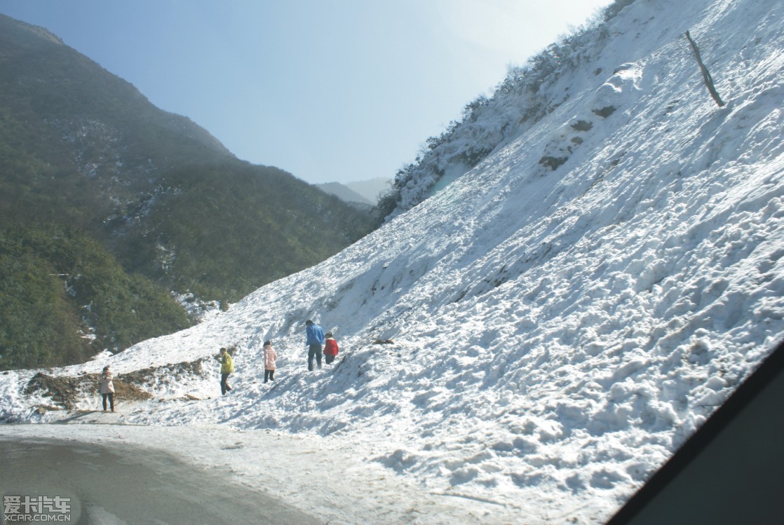 泥巴山和拖乌山图片