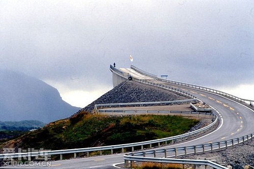 通往天国的路崎岖图片