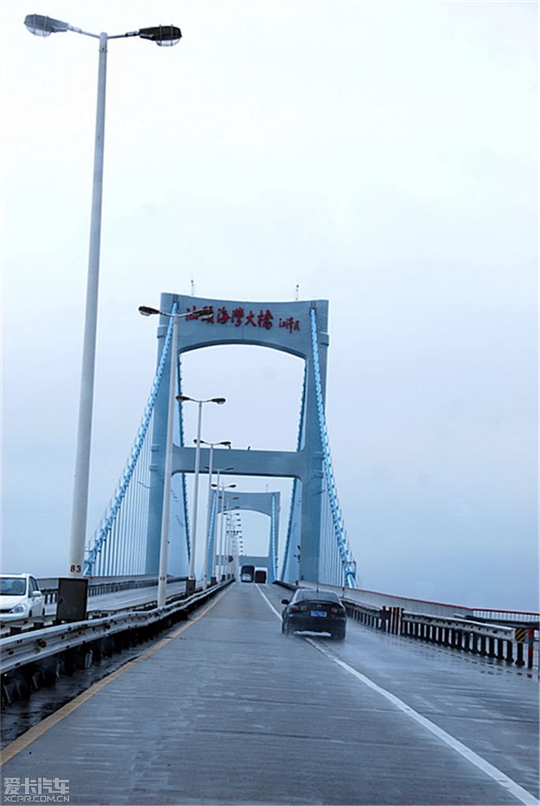 沿深汕高速一路往东,约二小时左右到达汕头的海湾大桥
