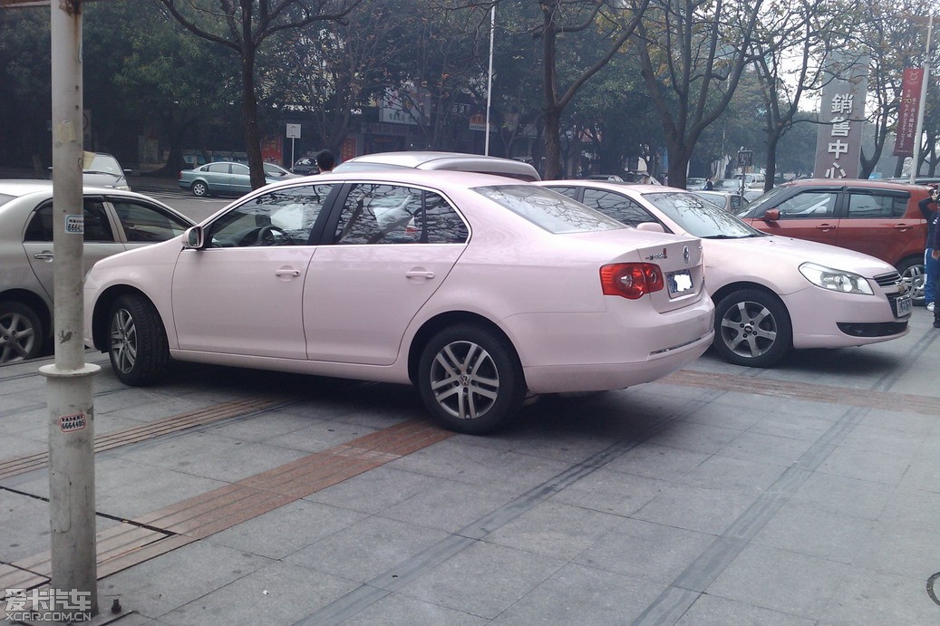 玫琳凯粉红色轿车图片