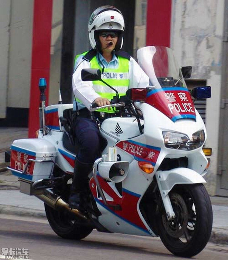 看看香港交警的装备!