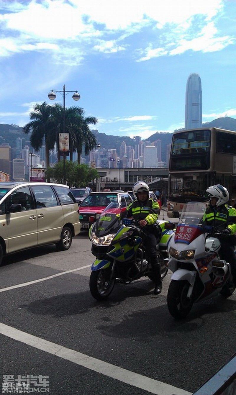 看看香港交警的裝備!