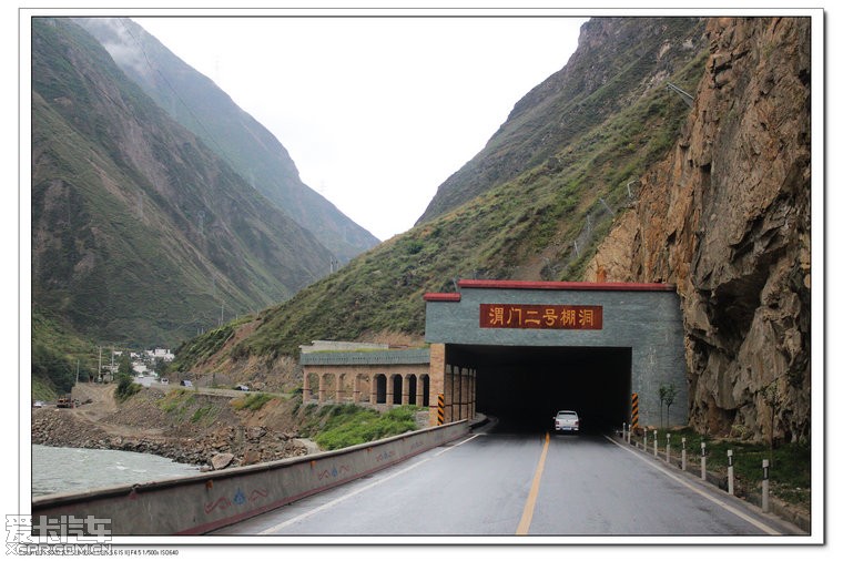 震后,地势险要处,都修建了棚洞