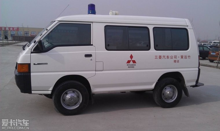 出售2000年原装三菱l300四驱战地越野救护面包车