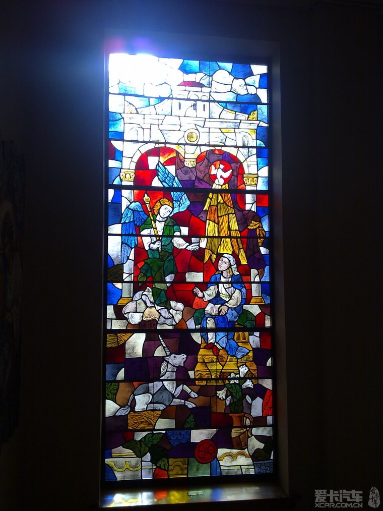 教堂的拼花玻璃窗细节