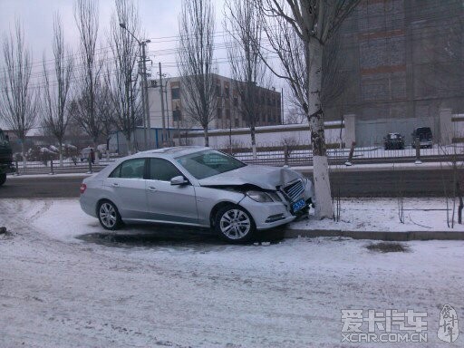 雪天路滑,小心驾驶!事故现场(多图)