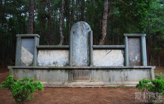 云南最大的墓碑图片图片