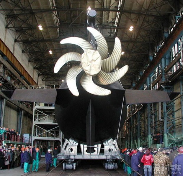 俄罗斯海军的阿穆尔677型潜艇的7叶大倾斜螺旋桨