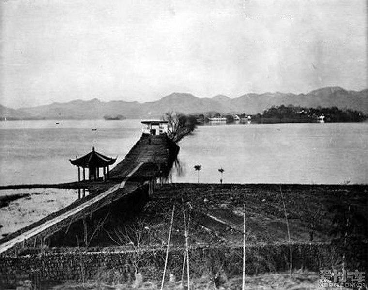 > 《100年前中国的老照片》