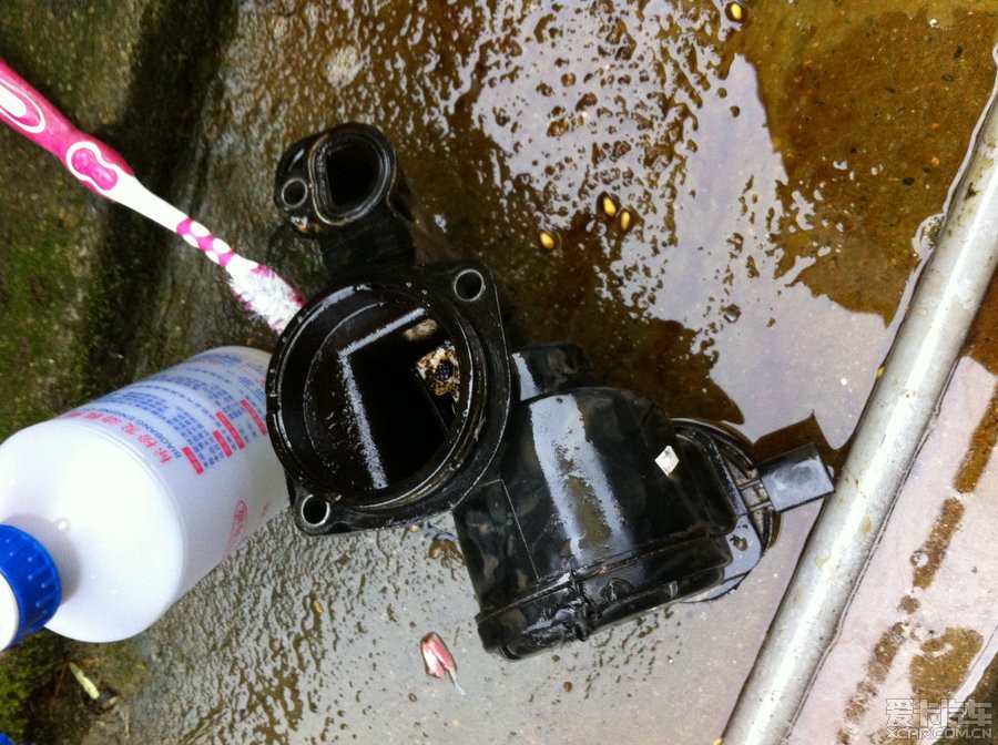 polo14更换油水分离器并清洗了旧的油水分离器