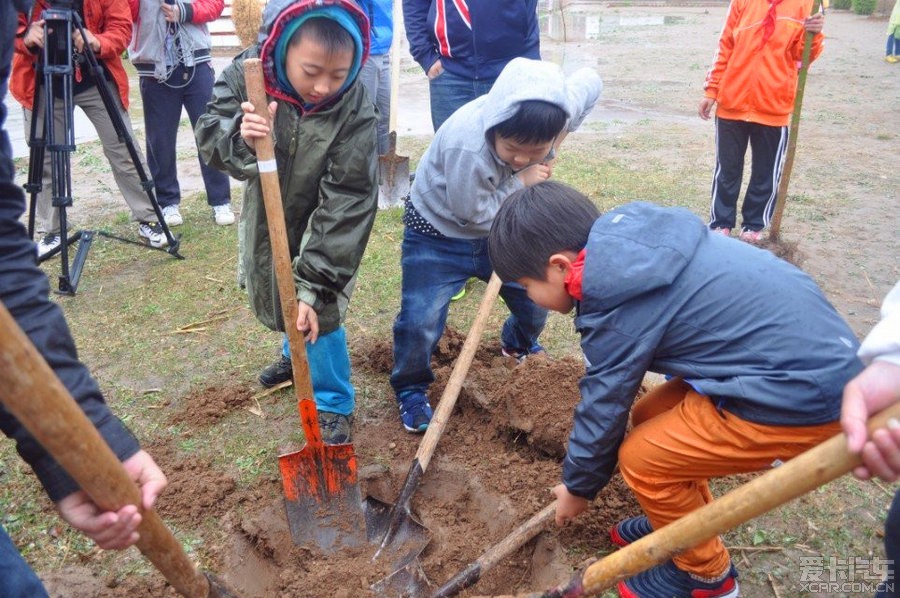 两边铲学生图片