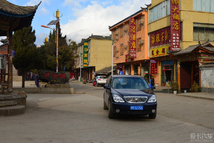 泸沽湖为云南宁蒗和四川盐源县共有,沿环湖公路