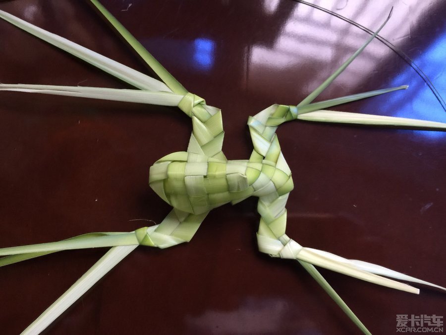 棕榈叶编织青蛙图片