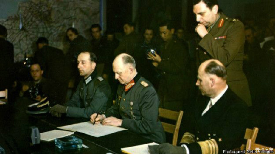 德国阿尔弗雷德·将军签署约德尔无条件投降书
