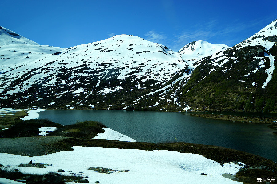 雪山冰湖