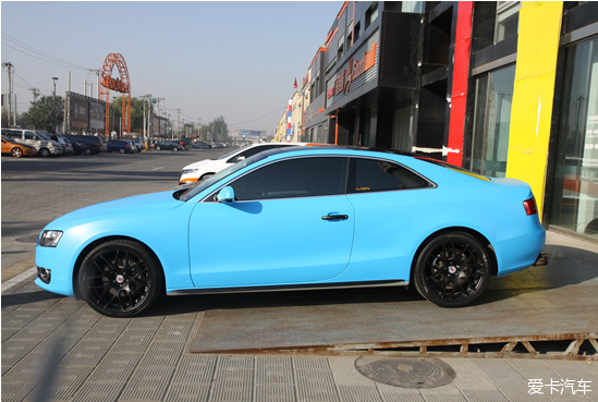 奥迪a5汽车改色梦幻水晶蓝喷漆改色有对比图实在是亮