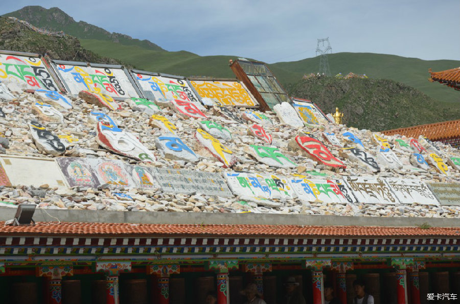 据传嘉纳活佛曾修行于峨眉山和五台山,后周游并朝拜藏区各圣地.