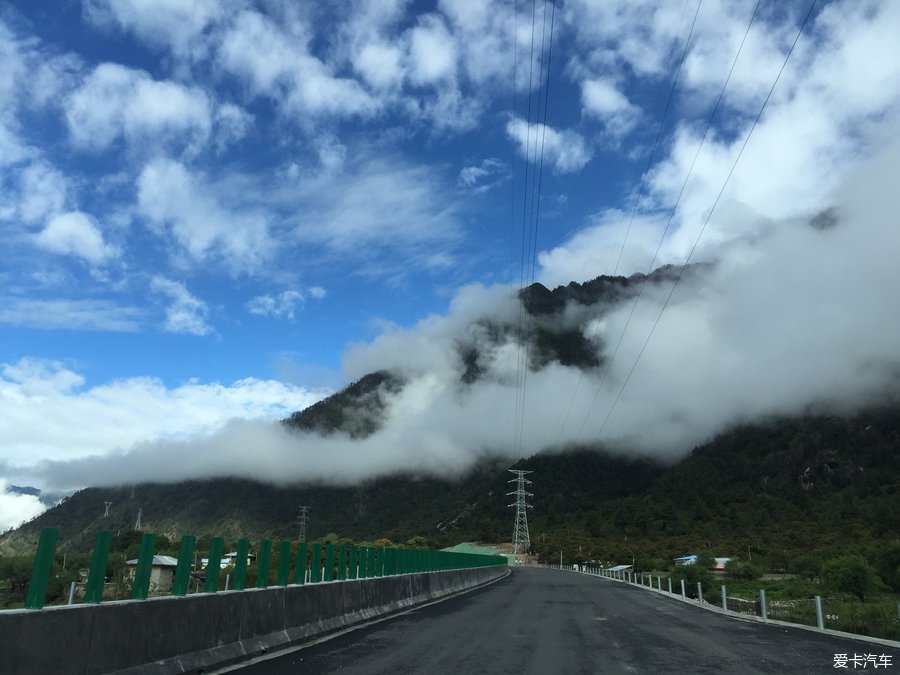 拉萨至林芝高速公路拉萨段和林芝段(墨竹工卡至工布江段暂未开工)9月6