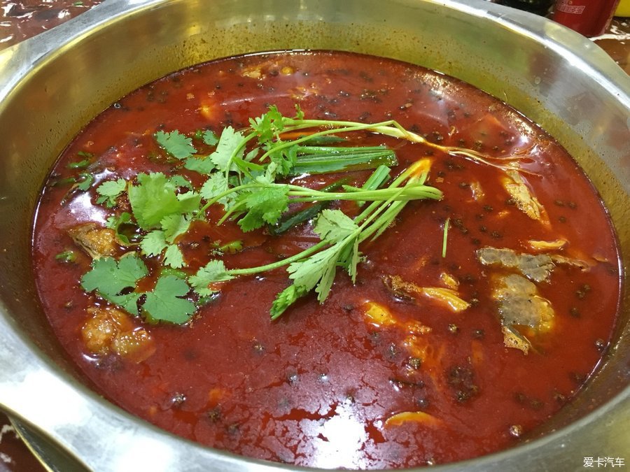 食在成都吃惯了传统的火锅来试试贵州的烫皮牛肉火锅