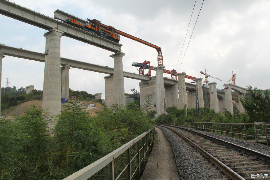 > 鐵路高架橋